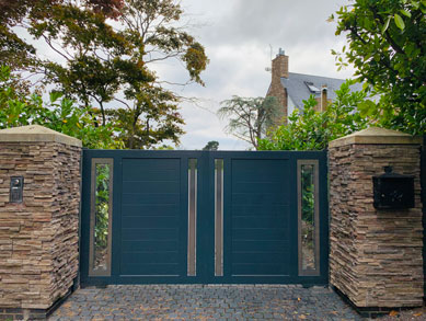 Aluminium framed, composite/upvc/aluminium infilled gates 10