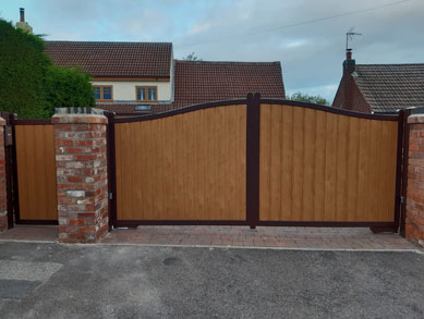 Aluminium framed, composite/upvc/aluminium infilled gates 12