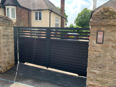 Aluminium framed, composite/upvc/aluminium infilled gates 15