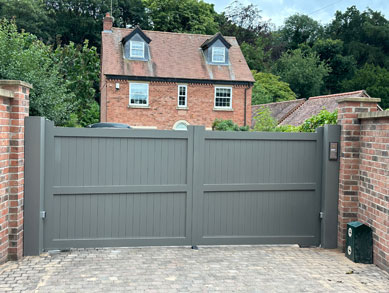 Aluminium framed, composite/upvc/aluminium infilled gates 3