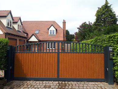 Aluminium framed, composite/upvc/aluminium infilled gates 7